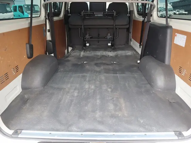 トヨタ ハイエースバン 3DF-GDH201V(2WD)の写真13