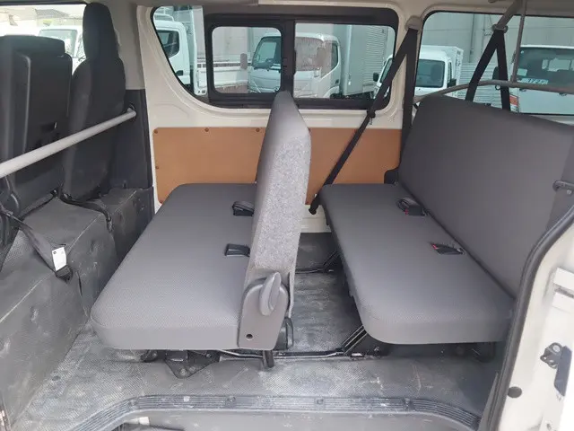 トヨタ ハイエースバン 3DF-GDH201V(2WD)の写真16