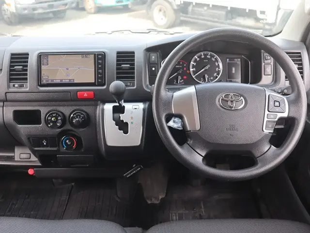 トヨタ ハイエースバン 3DF-GDH201V(2WD)の写真35