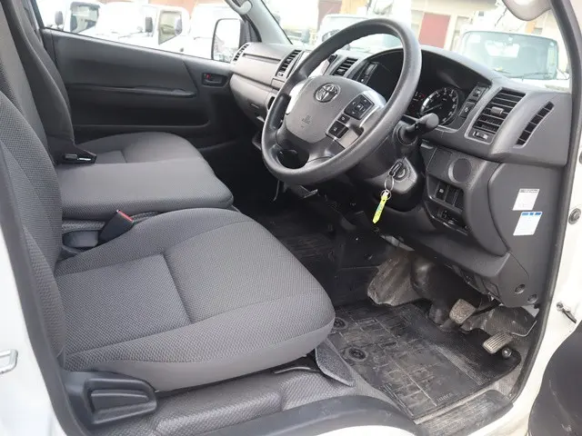 トヨタ ハイエースバン 3DF-GDH201V(2WD)の写真36