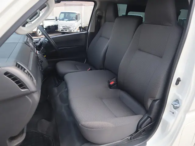 トヨタ ハイエースバン 3DF-GDH201V(2WD)の写真39