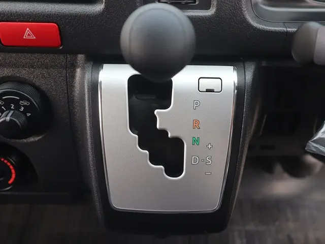 トヨタ ハイエースバン 3DF-GDH201V(2WD)の写真41