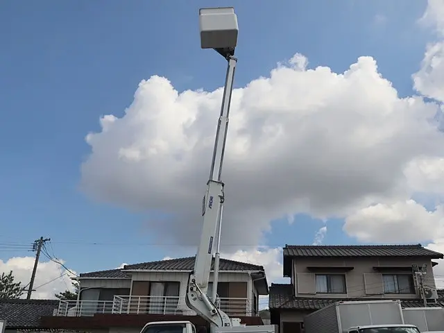 いすゞ エルフ TPG-NKR85AN(2WD)の写真11