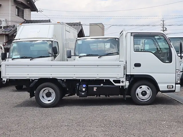 いすゞ エルフ 2RG-NHR88A(2WD)の写真8
