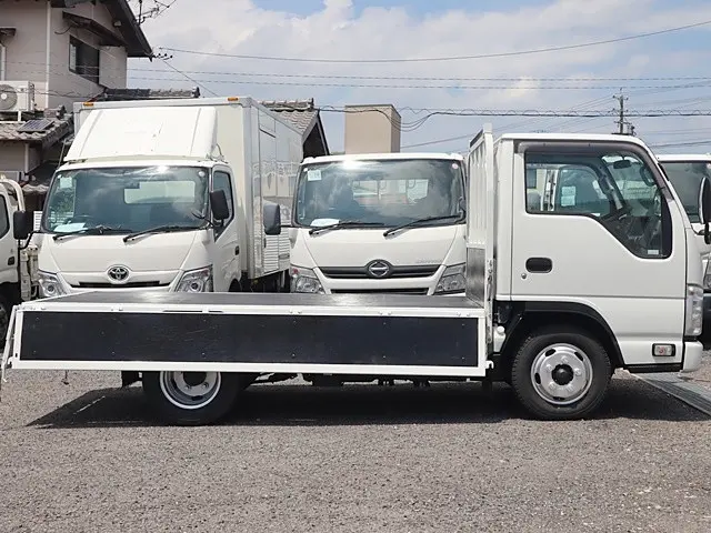 いすゞ エルフ 2RG-NHR88A(2WD)の写真10