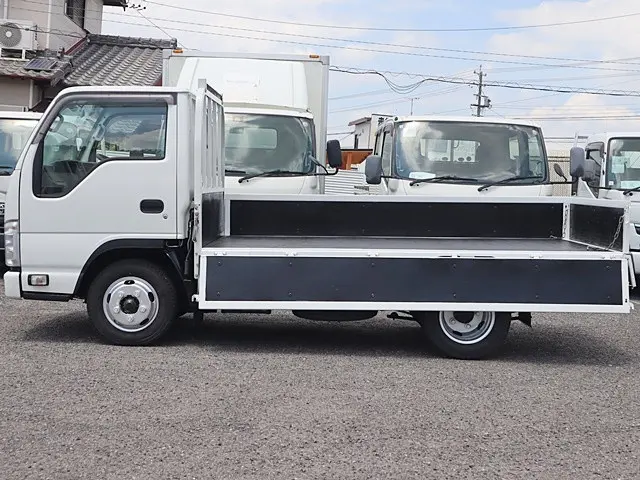 いすゞ エルフ 2RG-NHR88A(2WD)の写真13