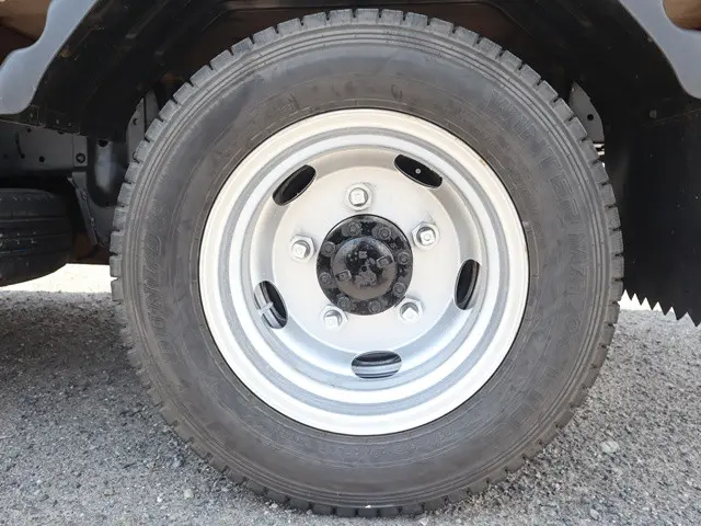 いすゞ エルフ 2RG-NHR88A(2WD)の写真24