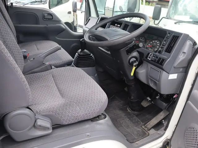 いすゞ エルフ 2RG-NHR88A(2WD)の写真29