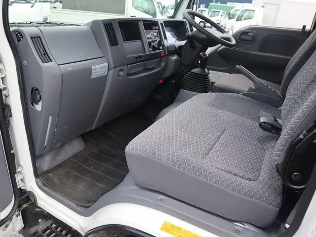 いすゞ エルフ 2RG-NHR88A(2WD)の写真31