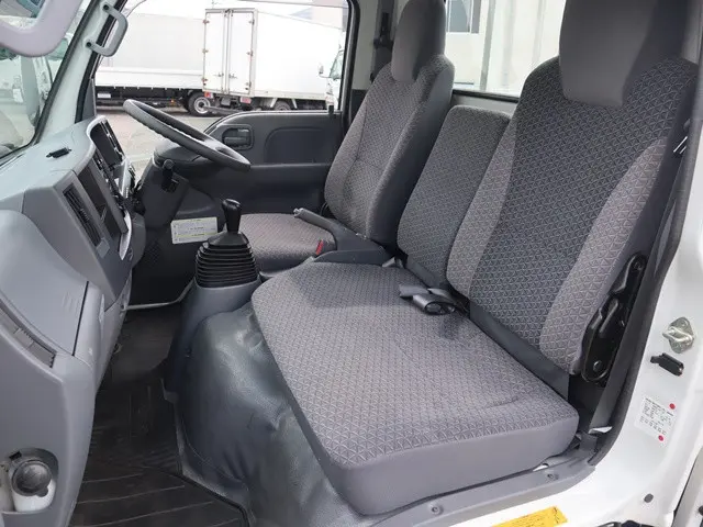 いすゞ エルフ 2RG-NHR88A(2WD)の写真32