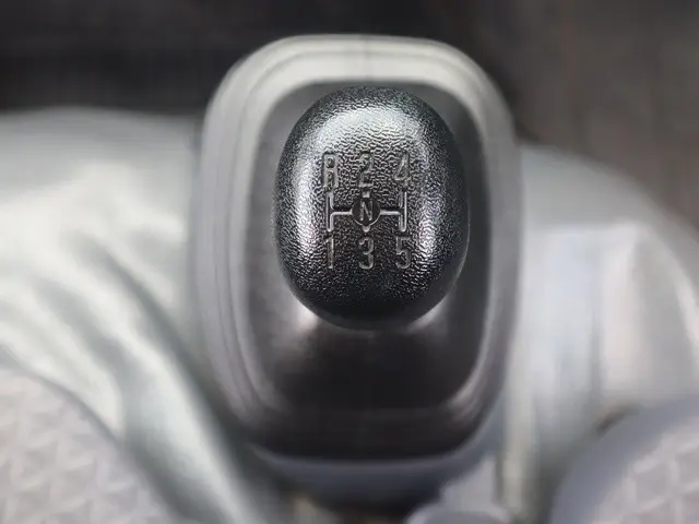 いすゞ エルフ 2RG-NHR88A(2WD)の写真34