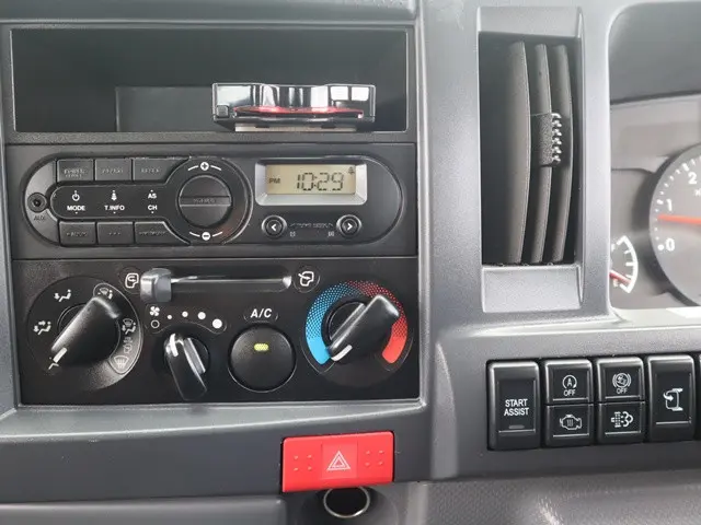 いすゞ エルフ 2RG-NHR88A(2WD)の写真35