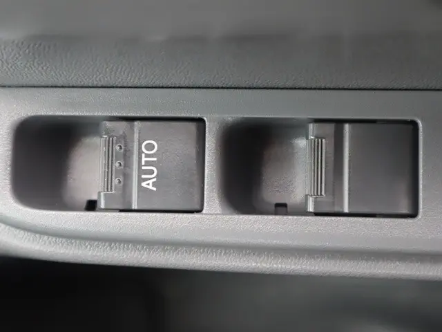 いすゞ エルフ 2RG-NHR88A(2WD)の写真37