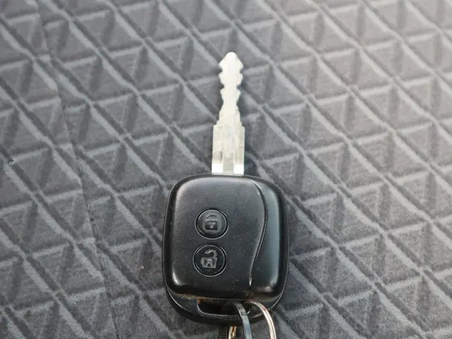 いすゞ エルフ 2RG-NHR88A(2WD)の写真38