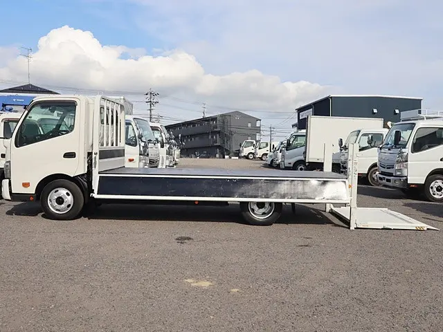 日野 デュトロ 2RG-XZC710M(2WD)の写真13