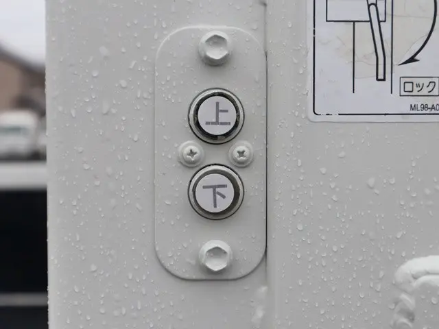 いすゞ エルフ TRG-NPR85AR(2WD)の写真14