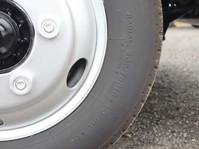 いすゞ エルフ TRG-NPR85AR(2WD)の写真22