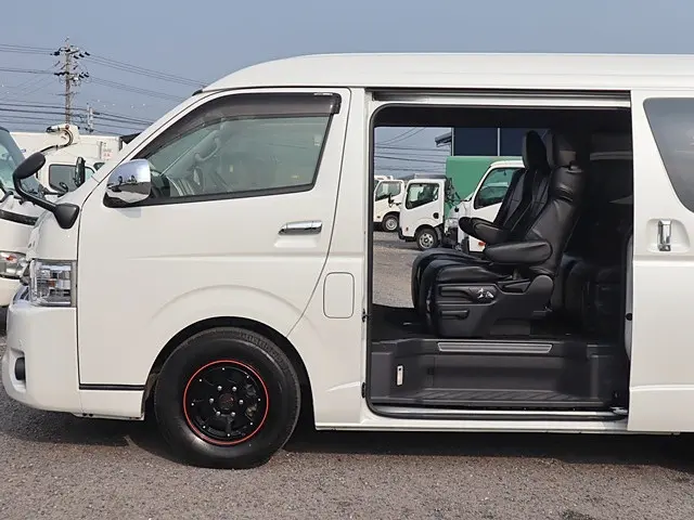 トヨタ ハイエース CBA-TRH214W(2WD)の写真10
