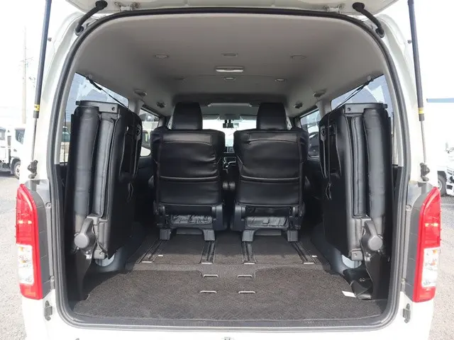 トヨタ ハイエース CBA-TRH214W(2WD)の写真13