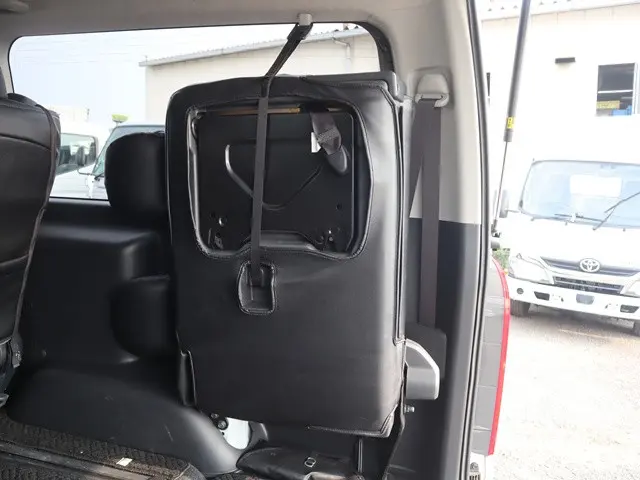 トヨタ ハイエース CBA-TRH214W(2WD)の写真14