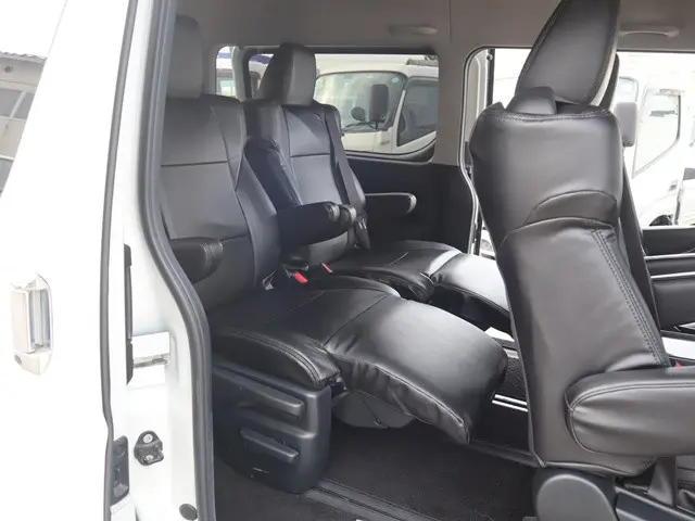 トヨタ ハイエース CBA-TRH214W(2WD)の写真17