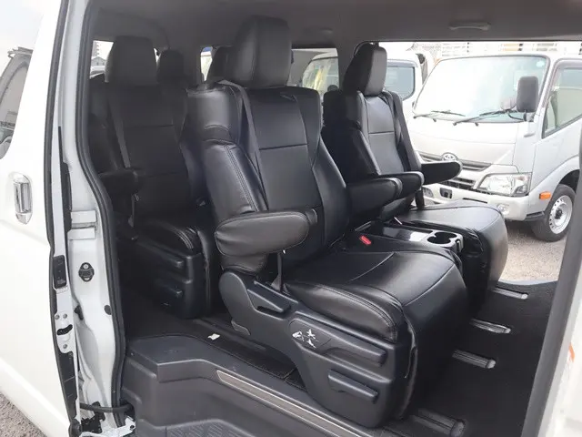 トヨタ ハイエース CBA-TRH214W(2WD)の写真18