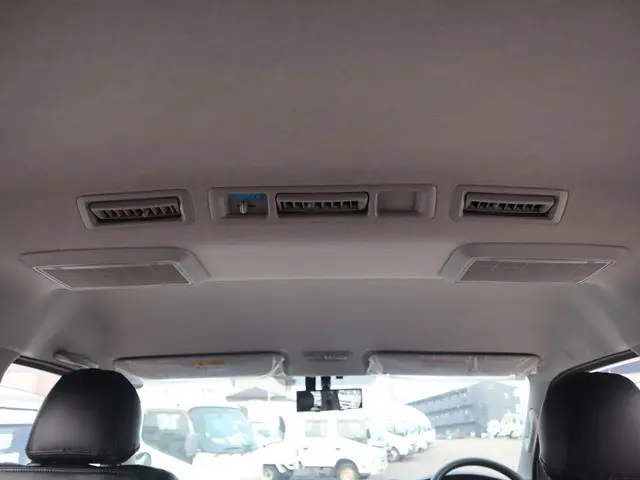 トヨタ ハイエース CBA-TRH214W(2WD)の写真20