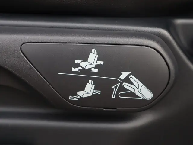 トヨタ ハイエース CBA-TRH214W(2WD)の写真23