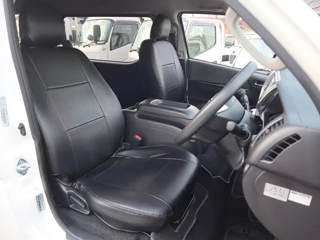 トヨタ ハイエース CBA-TRH214W(2WD)の写真39