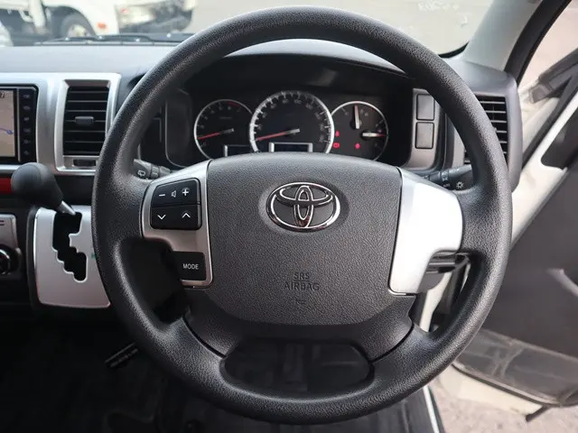 トヨタ ハイエース CBA-TRH214W(2WD)の写真42