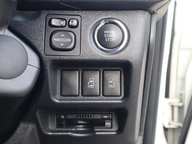 トヨタ ハイエース CBA-TRH214W(2WD)の写真46