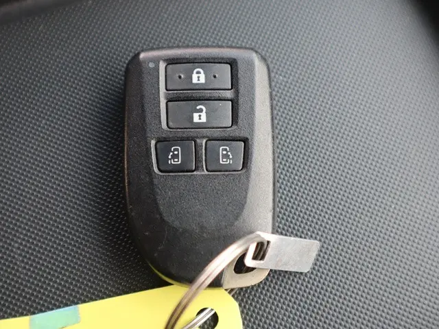 トヨタ ハイエース CBA-TRH214W(2WD)の写真48