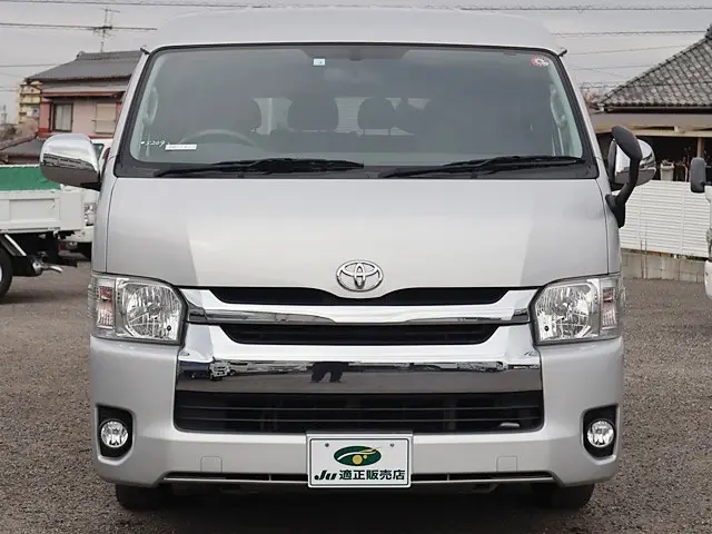 トヨタ ハイエース CBA-TRH214W(2WD)の写真3