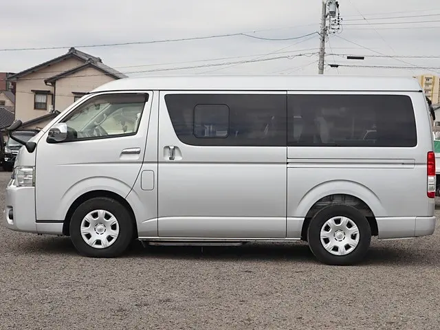トヨタ ハイエース CBA-TRH214W(2WD)の写真9