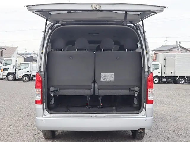 トヨタ ハイエース CBA-TRH214W(2WD)の写真11