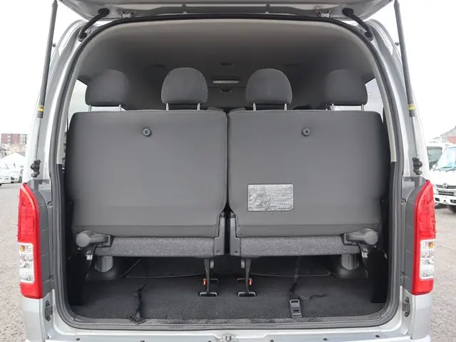 トヨタ ハイエース CBA-TRH214W(2WD)の写真13