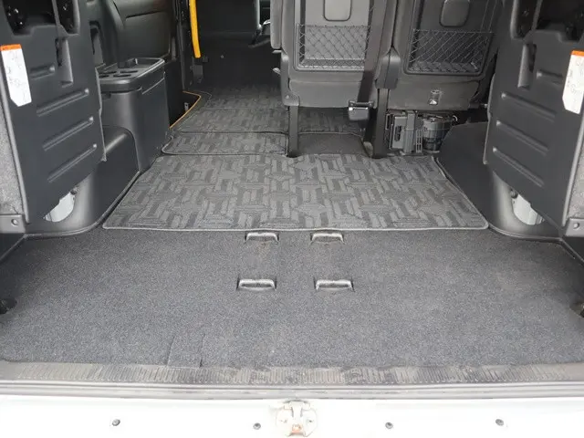 トヨタ ハイエース CBA-TRH214W(2WD)の写真14