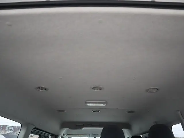 トヨタ ハイエース CBA-TRH214W(2WD)の写真15