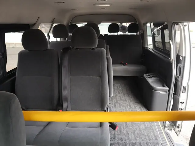 トヨタ ハイエース CBA-TRH214W(2WD)の写真17