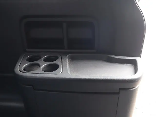 トヨタ ハイエース CBA-TRH214W(2WD)の写真18