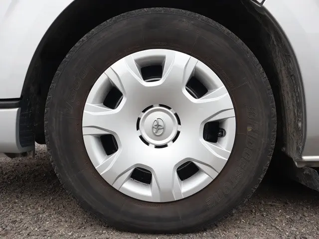 トヨタ ハイエース CBA-TRH214W(2WD)の写真29