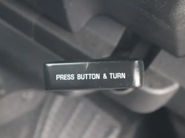 トヨタ ハイエース CBA-TRH214W(2WD)の写真42