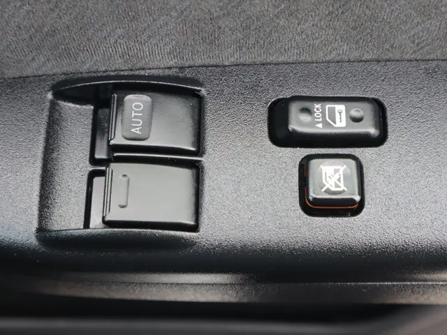 トヨタ ハイエース CBA-TRH214W(2WD)の写真44