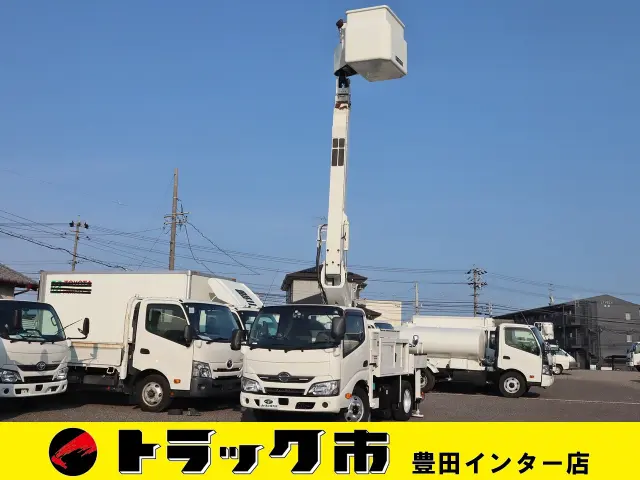 日野 デュトロ TKG-XZU675M(4WD)の写真1