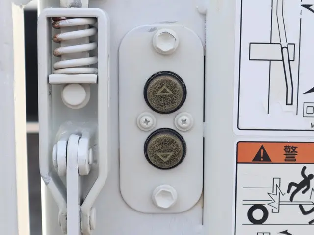 三菱 キャンター 2RG-FBA20(2WD)の写真14