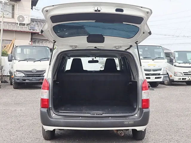 トヨタ サクシードバン 6AE-NHP160V(2WD)の写真10