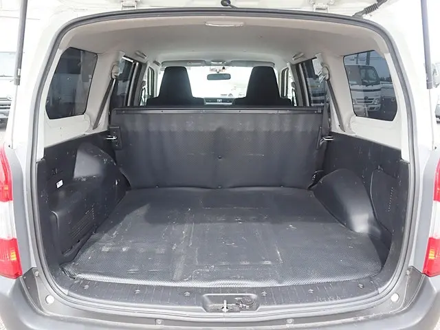 トヨタ サクシードバン 6AE-NHP160V(2WD)の写真11