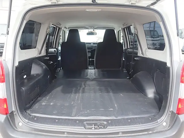 トヨタ サクシードバン 6AE-NHP160V(2WD)の写真12