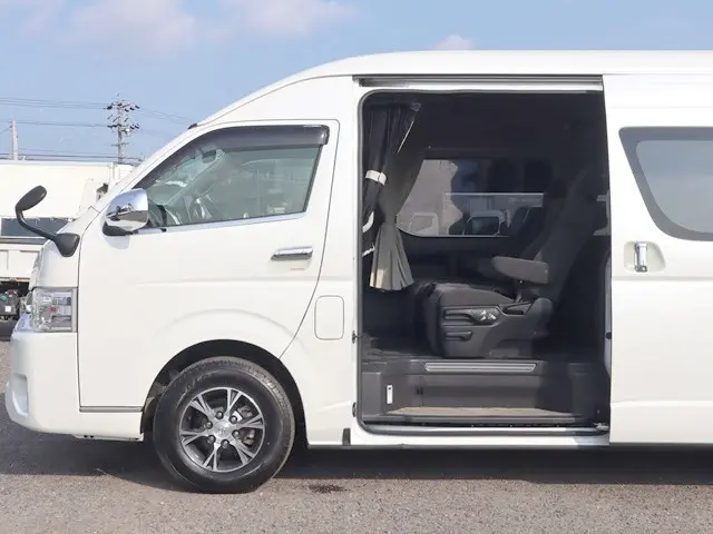 トヨタ ハイエース CBA-TRH229W(4WD)の写真10