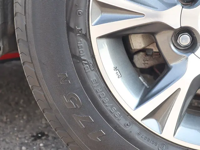 トヨタ ハイエース CBA-TRH229W(4WD)の写真16